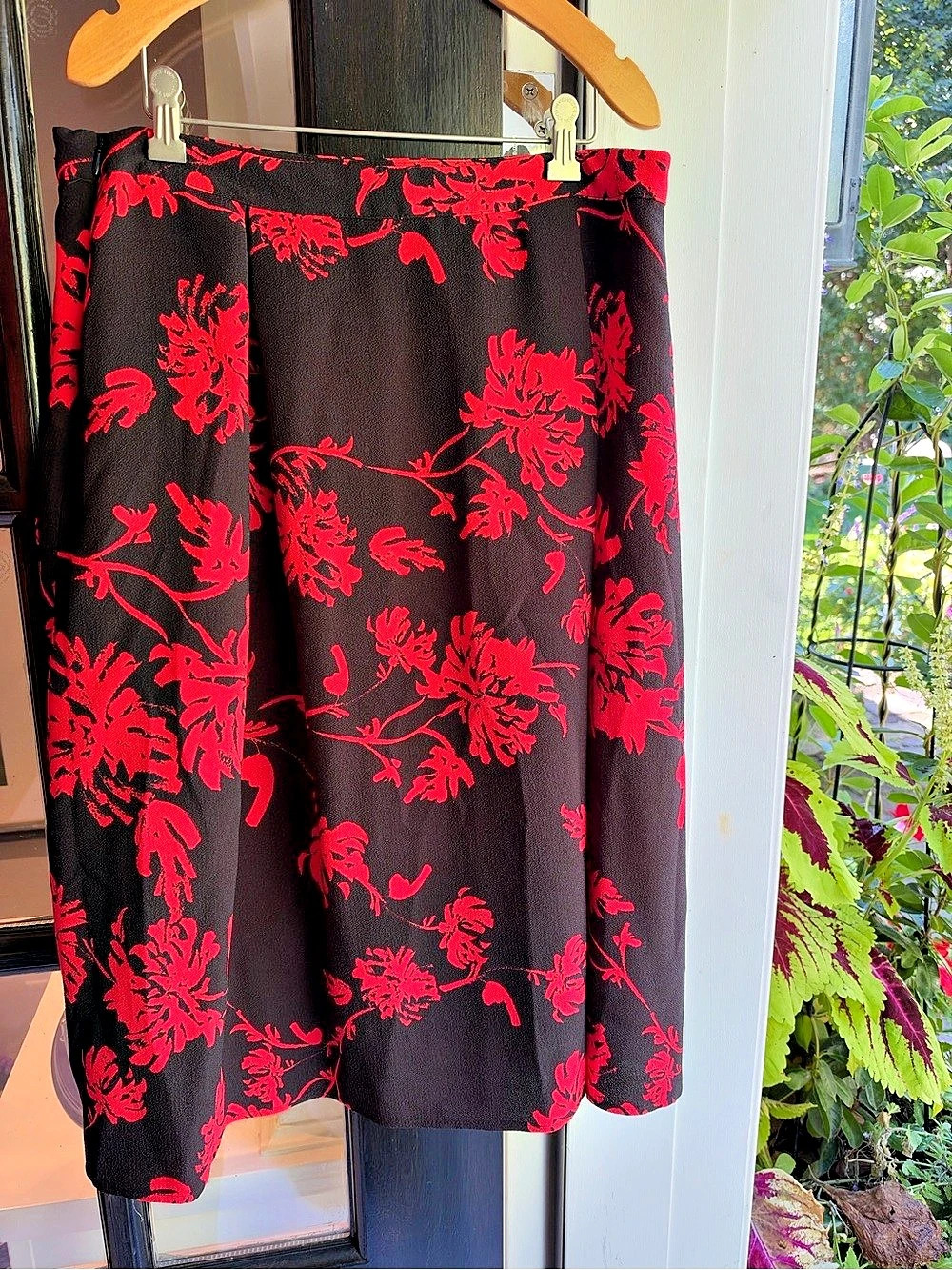 Who What Wear Willow Floral Midi Skirt Black & Red Size 12